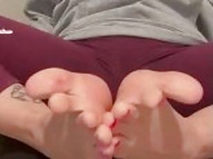 Sexy verbal feet teasing with countdown