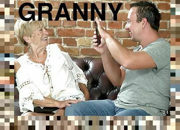 nagymell, nagymama, szőrös, orgazmus, érett, szopás, kilövelés, nagyi, asszonyok, anyuci