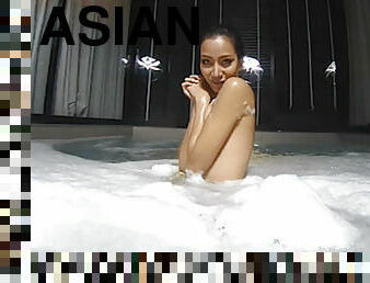 Big Foam Bathing With An Asian Model - VRpussyVision