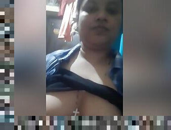 Today Exclusive-desi Girl Showing Boobs To Lover
