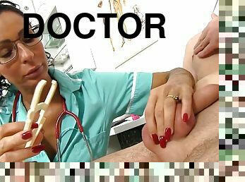 Brunette mom doctor and her male patient - hospital sex