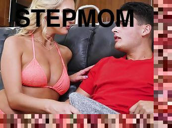 Stepmom with perfect body Jordan Maxx in crazy sex video