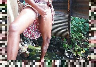 The Desi Naked Aunty Bathing Outside And Shaving Her Pussy