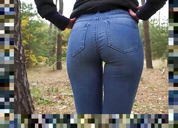 Amateur teen in blue jeans teasing her tight ass in the woods
