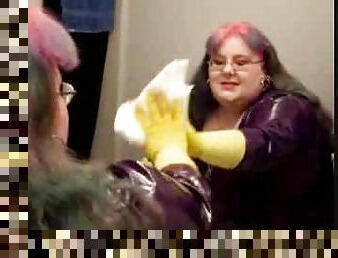 BBW in latex and gloves cleans the bathroom