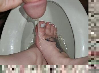 feet worship pee - pee on me!