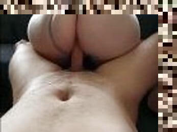 Je film avec mon télèphone portable en POV le gros cul et les gros seins naturel de ma belle sœur!