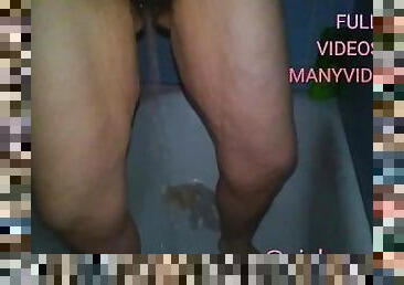 25 Second Long Piss Stream Hairy Pussy Pissing into Bathtub Pee Fetish Urination Messy Peepee