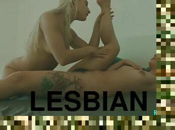 kylpy, karvainen, ulkotiloissa, lesbo-lesbian, pornotähti, pari, blondi, suihku, ruskeaverikkö, tatuointi