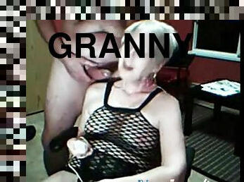 Granny vibrates her cunt and gets cummed on webcam