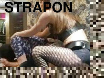 con-el-puño, arnés, anal, juguete, sadomasoquismo, zorra-slut, zorra, follando-fucking, bondage, humillación