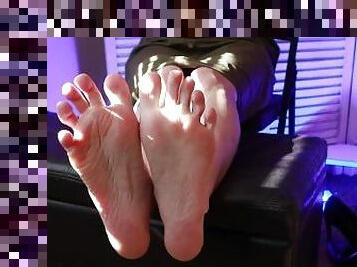 masturbation, milf, pieds, secousses, fétiche, femme-dominatrice, taquinerie, orteils