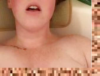 BBW milf cuming in the tub