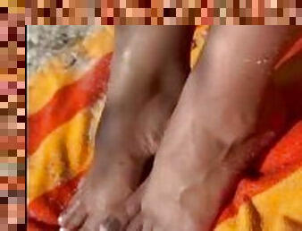 public, amateur, latina, pieds, mignonne, fétiche, solo, branlette-avec-les-pieds, minuscule