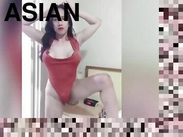 Sexy Asian tranny dance