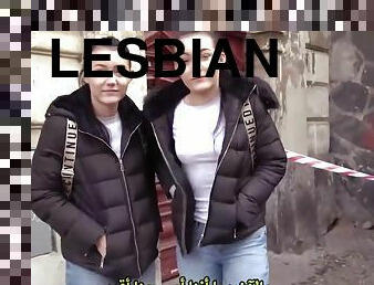 на-свіжому-повітрі, великий-член, лесбіянка-lesbian, секс-із-трьома-партнерами, точка-зору, брюнетка, татуювання