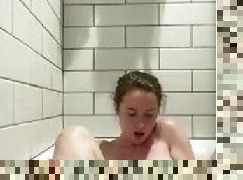 Honey girl cums in the bathtub