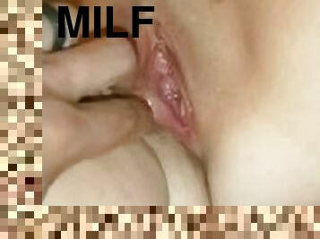 Milf nearly squirts for the first time with Bull