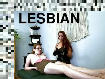 соски, лесбіянка-lesbian, бдсм, гарненька, домінування, жінка-домінантка, дражнити