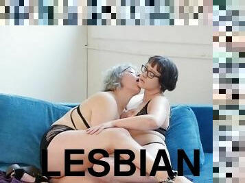 Sexy Yanks Lesbians Clementine And Vi Playing