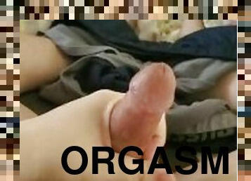 masturbation, orgasme, ejaculation-sur-le-corps, joufflue, solo, sexe-habillé