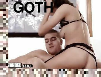 Horny goth girl squirts during hardcore pussy fucking