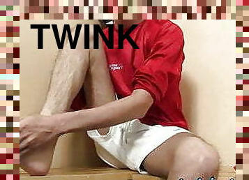 Athletic twink masturbares his big cock solo in locker room