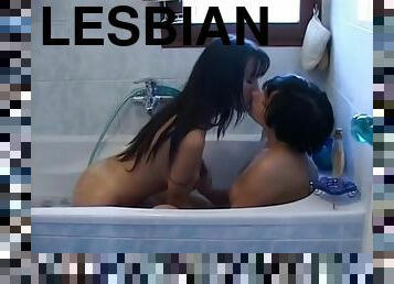 mandi, lesbian-lesbian, remaja, mandi-shower, berambut-cokelat, payudara-kecil