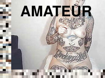 perä, masturbaatio, amatööri, typykät, lelu, verkkokamera, dildo, ruskeaverikkö, tatuointi