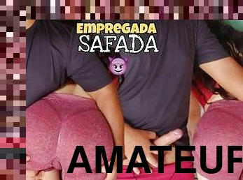 Contratei essa empregada, ela veio de legging apertadinha, que safada,  botei ela pra mamar????????