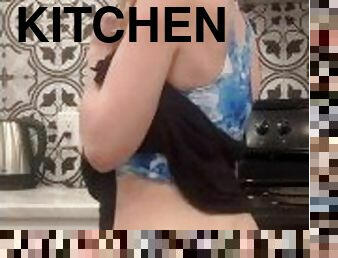 just felt like a sexy lil' kitchen dance )