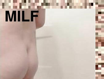 Burnette MILF Uses shower head to cum