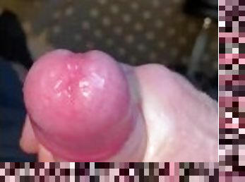 Risky closeup wank in the gym