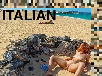 masturbacija, u-javnosti, skirt, plaža, crvenokose, italijani, egzibicionisti