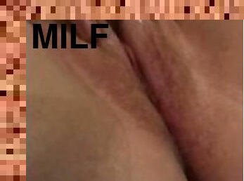 Milf using vibrator until she cums hard