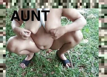 Aunty Khet Me Bade Boobs Or Gaand Show Karte Huye