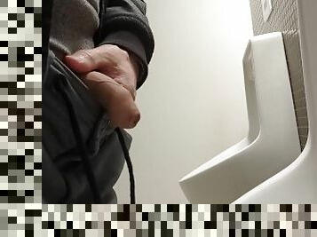 guy piss at public toilet