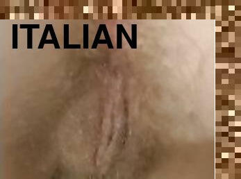 Ragazza italiana amatoriale prova l'anale per la prima volta ma le fa malissimo