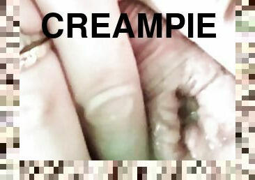 Close up: squeezing the cum out of this creampied pussy