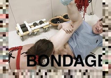 anal, bdsm, sex-in-trei, ciorapi, fetish, bondage, umilire, dominare, bruneta