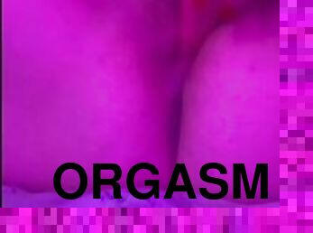 MULTIPLE ORGASMS/SQUIRTING: VERY LOUD/VERBAL