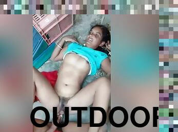 Exclusive- Desi Randi Outdoor Sex With Young Guy