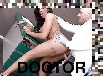 Austin Lynn takes doctor's dick deep & makes doctor explode inside her pussy