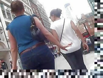 Amateur voyeur video with a big butt brunette made on public