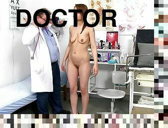 Young Tall Lassie With Juicy Sagging Tits Comes To Gyno Doctor