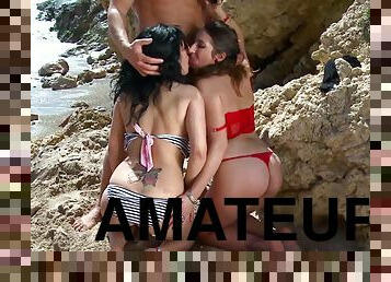 Lucky Guy Fucks Two Hot Babes At Beach