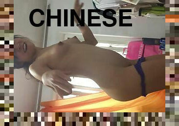 chinese girlfriend dancing in the dormitory