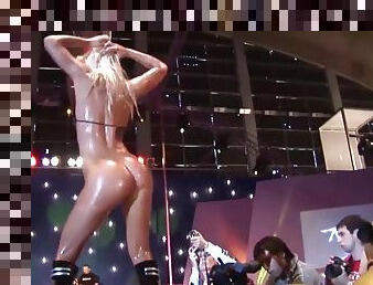 Hot model naked on public stage