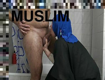 This Muslim Woman Is Shocked !!! She Accidentally Sees My Big Cock !!!