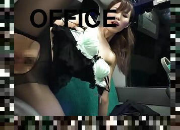 Office Ladies banged in public bus